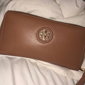 100% authentic tory burch wallet